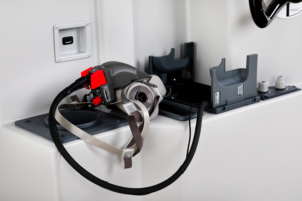 FSC B737 SHELL SIDE CPT OXYGEN MASK OUT